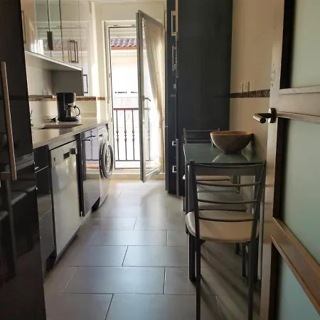 Duplex En Urbanizacion Privada Ampuero, Wifi, Garaje * 암푸에로